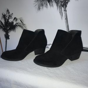 Jessica Simpson Black suede booties size 6